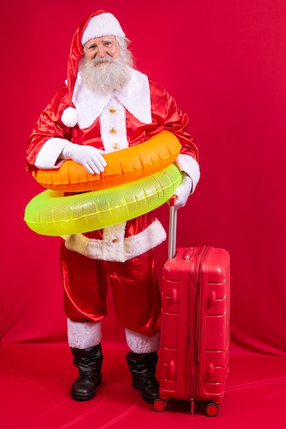 Święty Mikołaj Jedzie Na Wakacje Latem Premium Zdjęcia