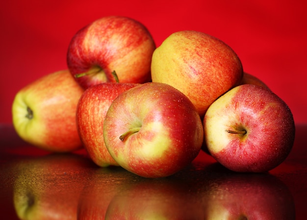 Świeże i smaczne jabłka