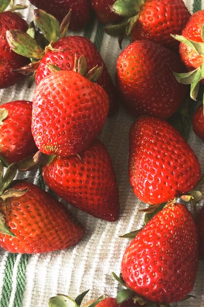 Świeże organiczne truskawki tło fotografii żywności