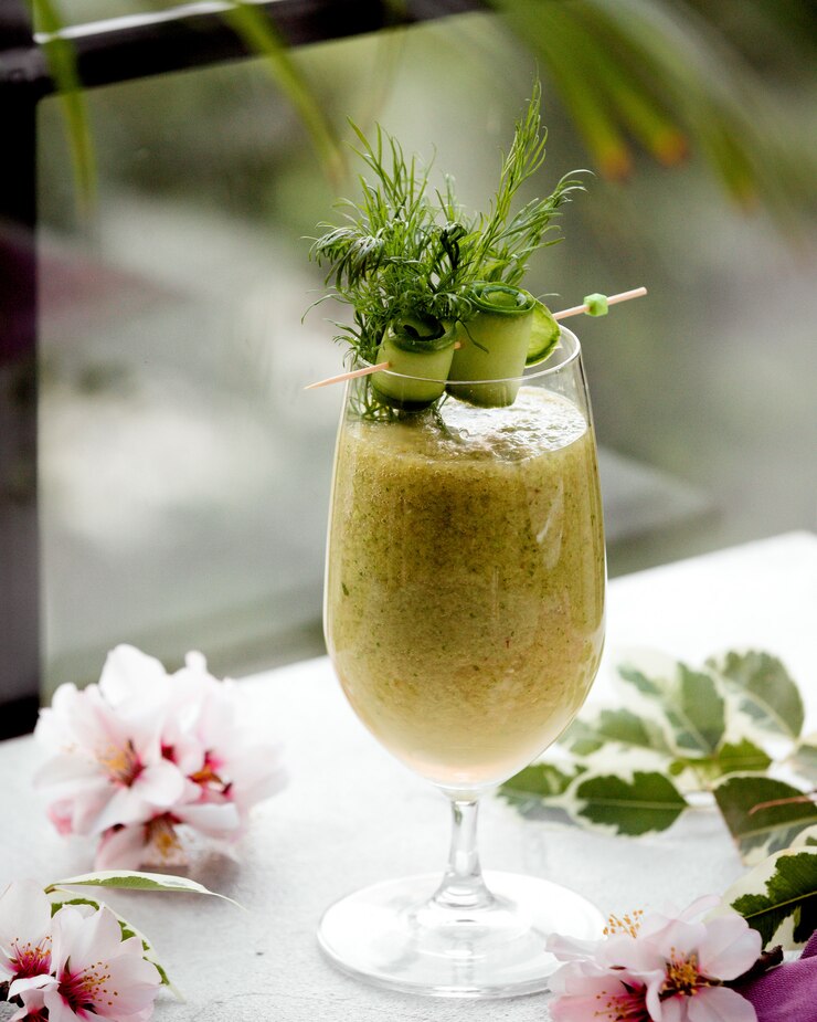 Bezpłatny plik Zdjęcie świeży kiwi detox na stole