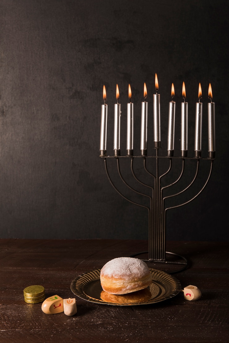 Bezpłatny plik Zdjęcie symbole chanuka na stole