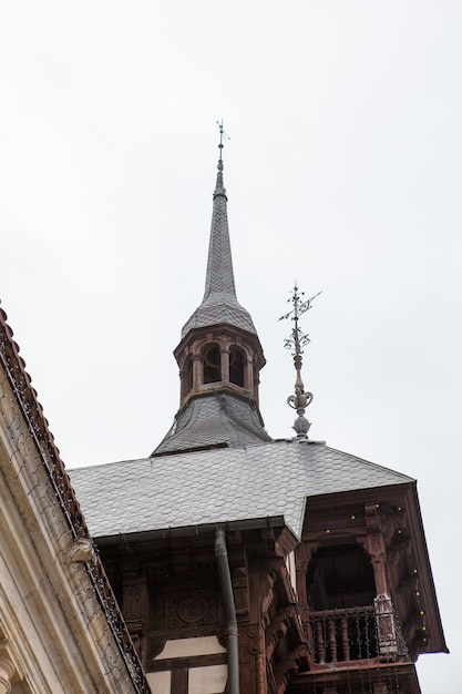 Szczegóły zamku Peles z Sinaia, Rumunia. Średniowieczny zamek