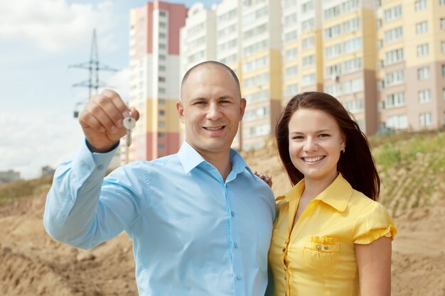 Szczęśliwa para przeciwko budowie nowego domu