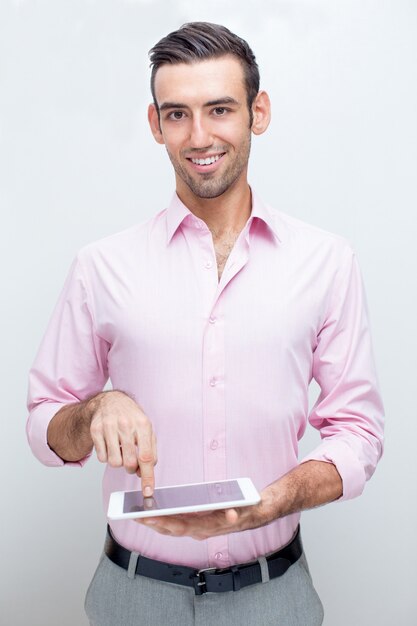 Szczęśliwy Człowiek Biznesowy Dotykania Ekranu Tablet