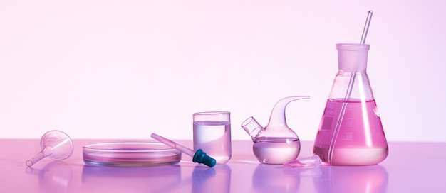 Bezpłatne zdjęcie szkło laboratoryjne z różowym tłem