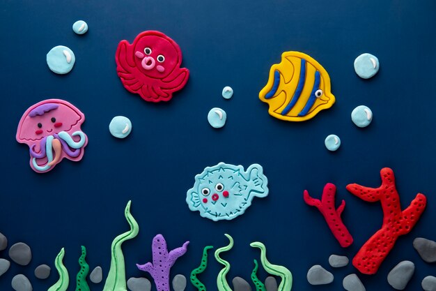 Sztuka Playdough z rybami i algami
