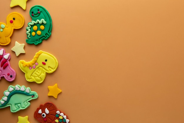 Bezpłatne zdjęcie sztuka playdough z układem dinozaurów