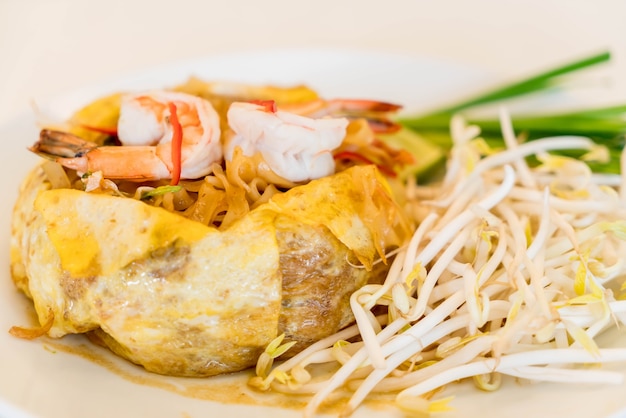 Tajskie jedzenie Pad thai