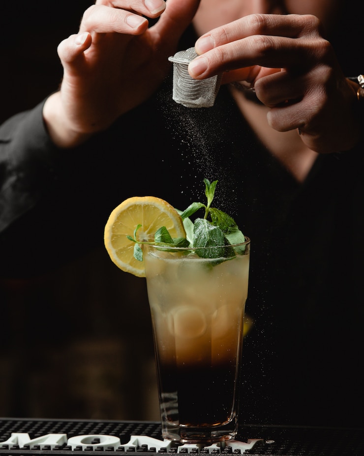 Bezpłatny plik Zdjęcie tequila wschód słońca z kawałkiem cytryny i solą