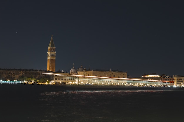 Timelapse strzał świateł we Włoszech Kanały Wenecji w porze nocnej