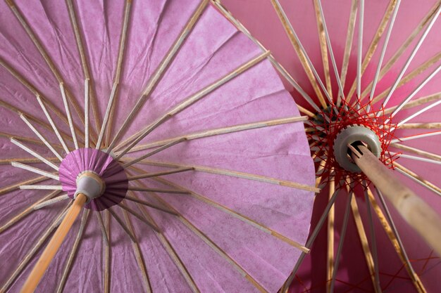 Tło z tradycyjnym japońskim parasolem wagasa