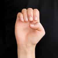 Bezpłatne zdjęcie tłumacz ustny nauczający języka migowego
