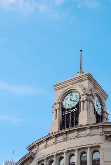 TOKYO, JAPAN - MARZEC 22017: Wieża zegara Ginza Seiko, dzielnica Ginza w Tokio, Japonia.