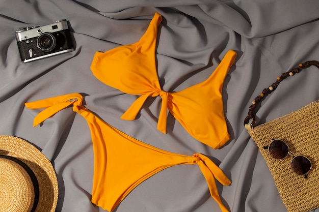 Bezpłatne zdjęcie trendy bikini, martwa natura