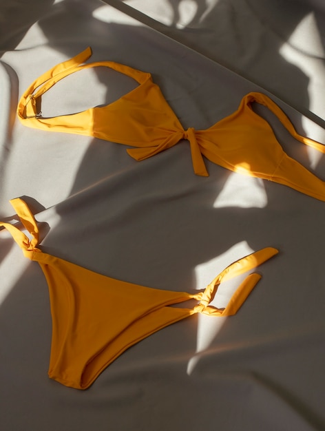 Bezpłatne zdjęcie trendy bikini, martwa natura