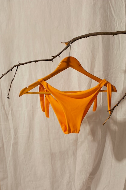 Trendy bikini, martwa natura