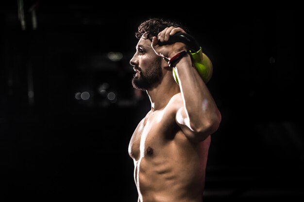 trening cross fit na siłowni