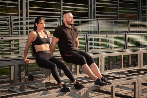 Bezpłatne zdjęcie trening pracy w zespole przyjaciół sportowych