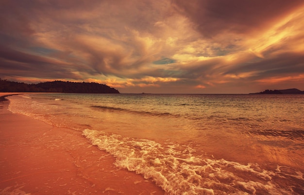 Tropikalna plaża serenity, filtr na instagramie