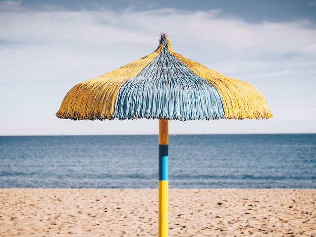 Typowy parasol plażowy w Torremolinos, Hiszpania