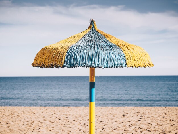 Typowy parasol plażowy w Torremolinos, Hiszpania