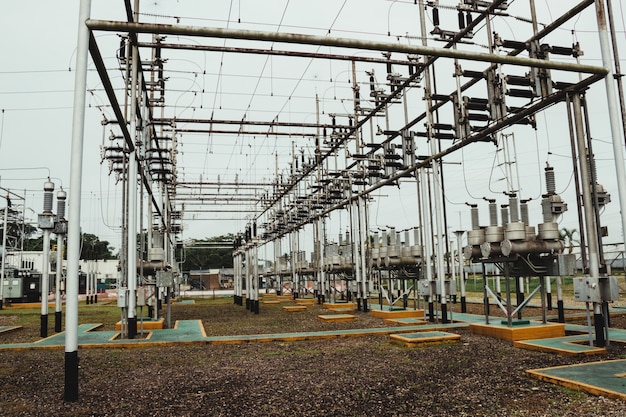 Ujęcie części elektrowni wysokiego napięcia