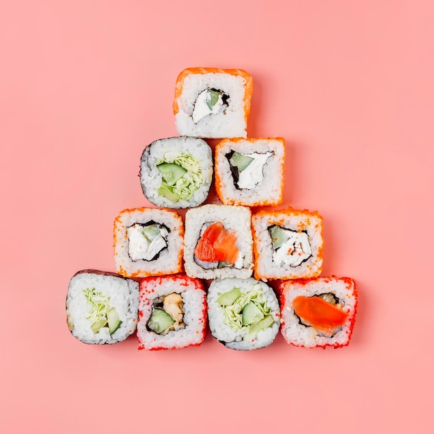 Układ japońskiego sushi z widokiem z góry