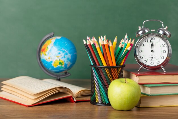 Układ obiektów edukacyjnych z przodu