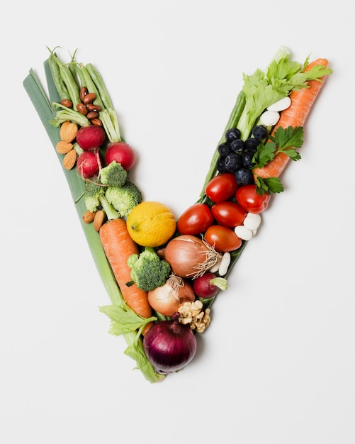 Układ warzyw w kształcie litery V.