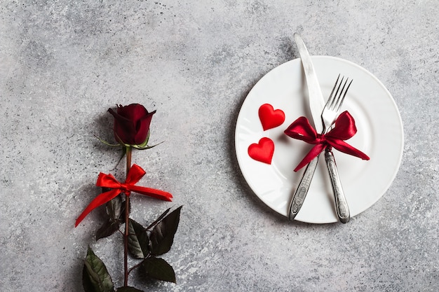 Ustawienie stołu na Walentynki romantyczny obiad poślubić mnie zaręczyny ślubne