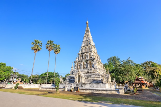 Wat Chedi Liam Ku Kham lub świątynia kwadratowej pagody w starożytnym mieście Wiang Kum Kam Chiang Mai Tajlandia