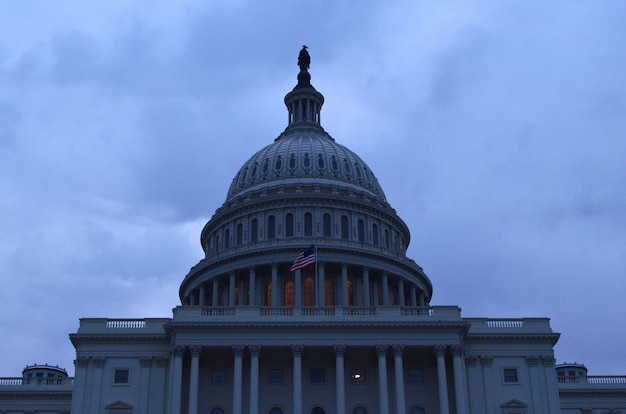 Wczesne godziny wieczorne widok na Capitol Dome w Waszyngtonie.