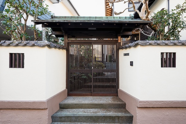 Wejście do domu japoński budynek