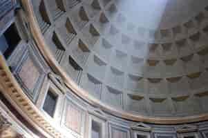 Bezpłatne zdjęcie wewnątrz pantheonu