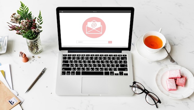 Wiadomość online Blog Czat Komunikacja Obwiednia Graficzna koncepcja ikony