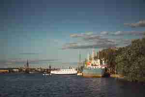 Bezpłatne zdjęcie widok na panoramę miasta. krajobrazy sztokholmu w szwecji.