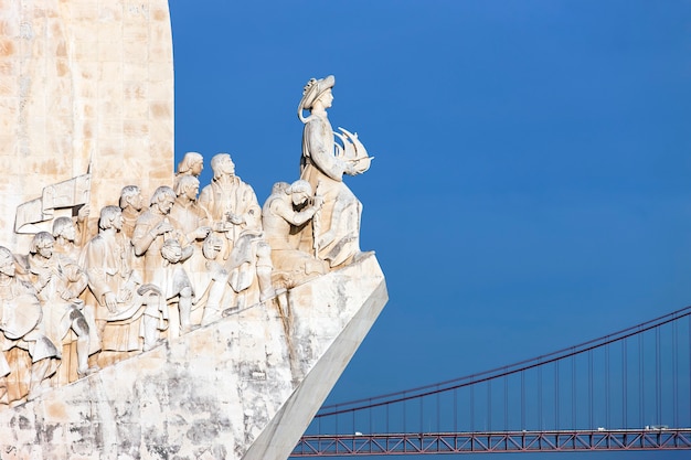 Bezpłatne zdjęcie widok na pomnik padrao dos descobrimentos w lizbonie w portugalii