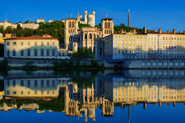 Widok na rzekę Saone rano