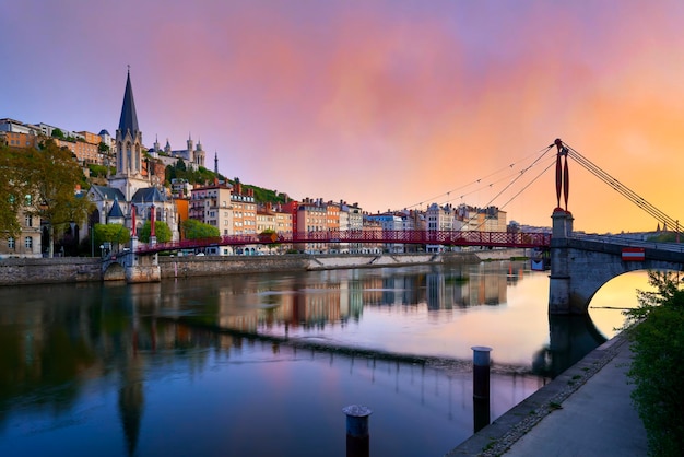 Widok na rzekę Saone w porannym świetle Lyon