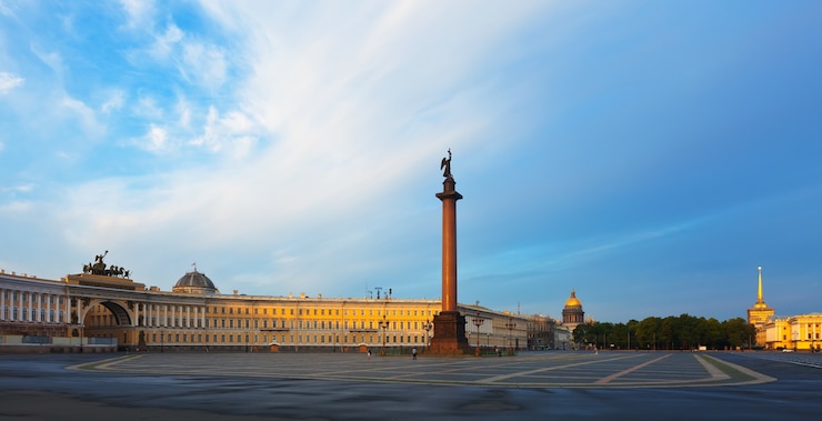 Bezpłatny plik Zdjęcie widok na sankt petersburg. kolumna aleksandra