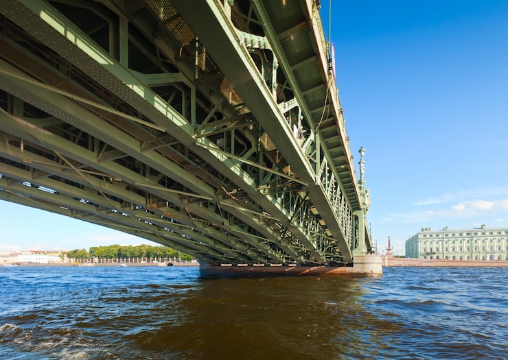 Bezpłatny plik Zdjęcie widok na sankt petersburg. most trójcy
