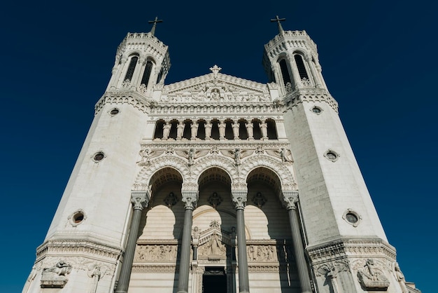 Widok na słynną bazylikę Notredamedefourviere w Lyonie