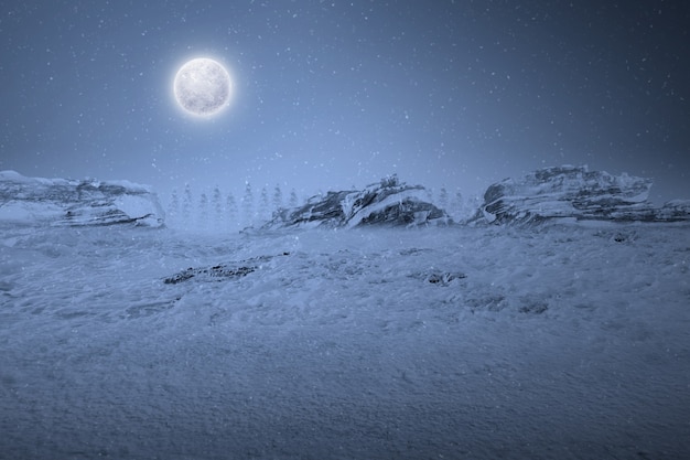 Widok na zaśnieżone wzgórze z opadami śniegu i pełnią księżyca w nocy