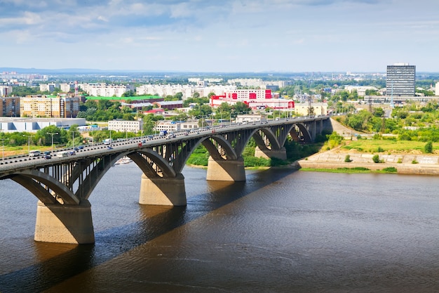 Bezpłatne zdjęcie widok nizhny novgorod z molitovsky mostem