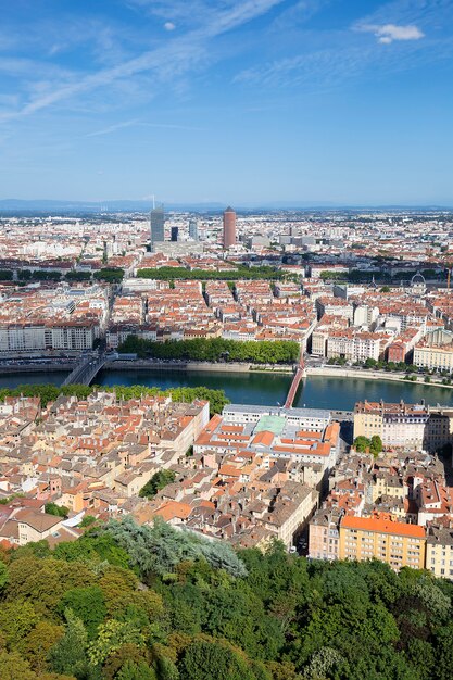 Widok pionowy Lyonu ze szczytu Notre Dame de Fourviere