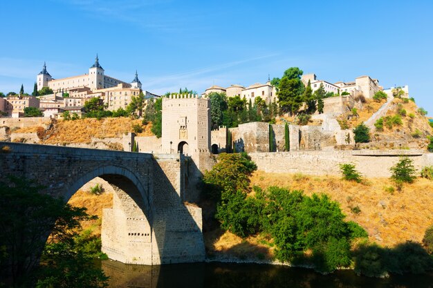 Widok Puente Alcantara ze Wschodu