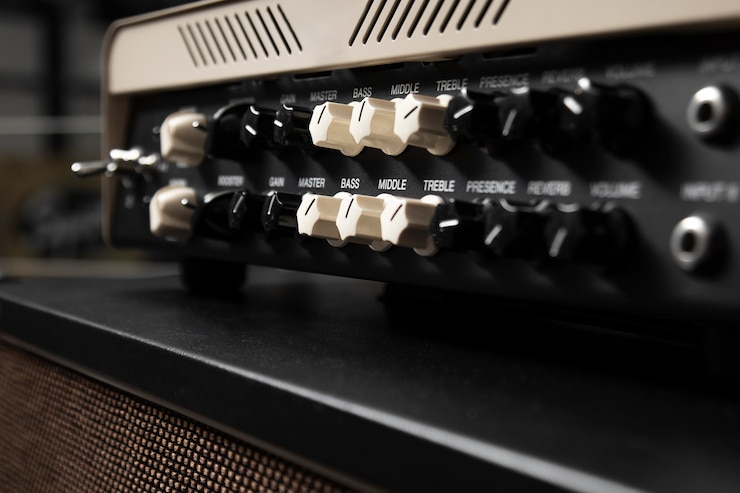 Bezpłatny plik Zdjęcie widok sprzętu w sklepie z instrumentami muzycznymi