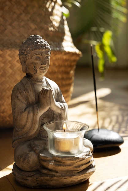 Bezpłatne zdjęcie widok statuetki buddy dla spokoju i medytacji