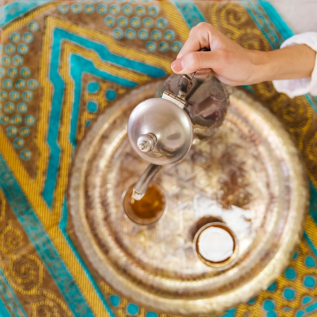 Widok z góry arabskiej herbaty