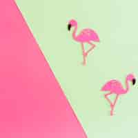 Bezpłatne zdjęcie widok z góry na papierowe flamingi